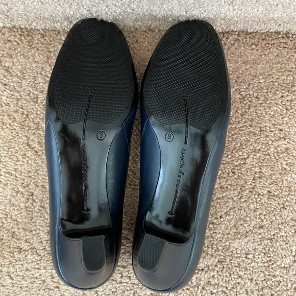 Easy Spirit Pumps - Picture 3 of 5